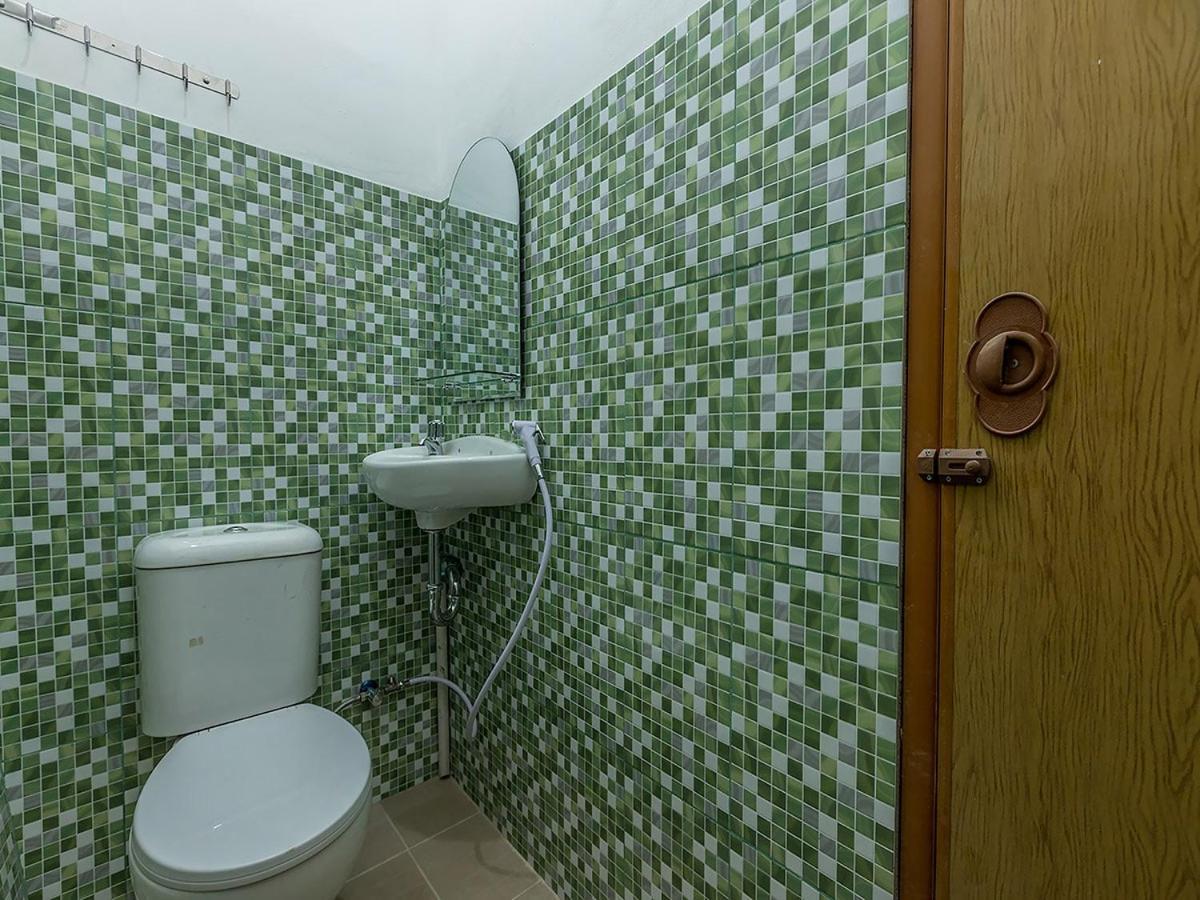 Oyo 1082 Kost Arie 1 Hotel Jakarta Kültér fotó