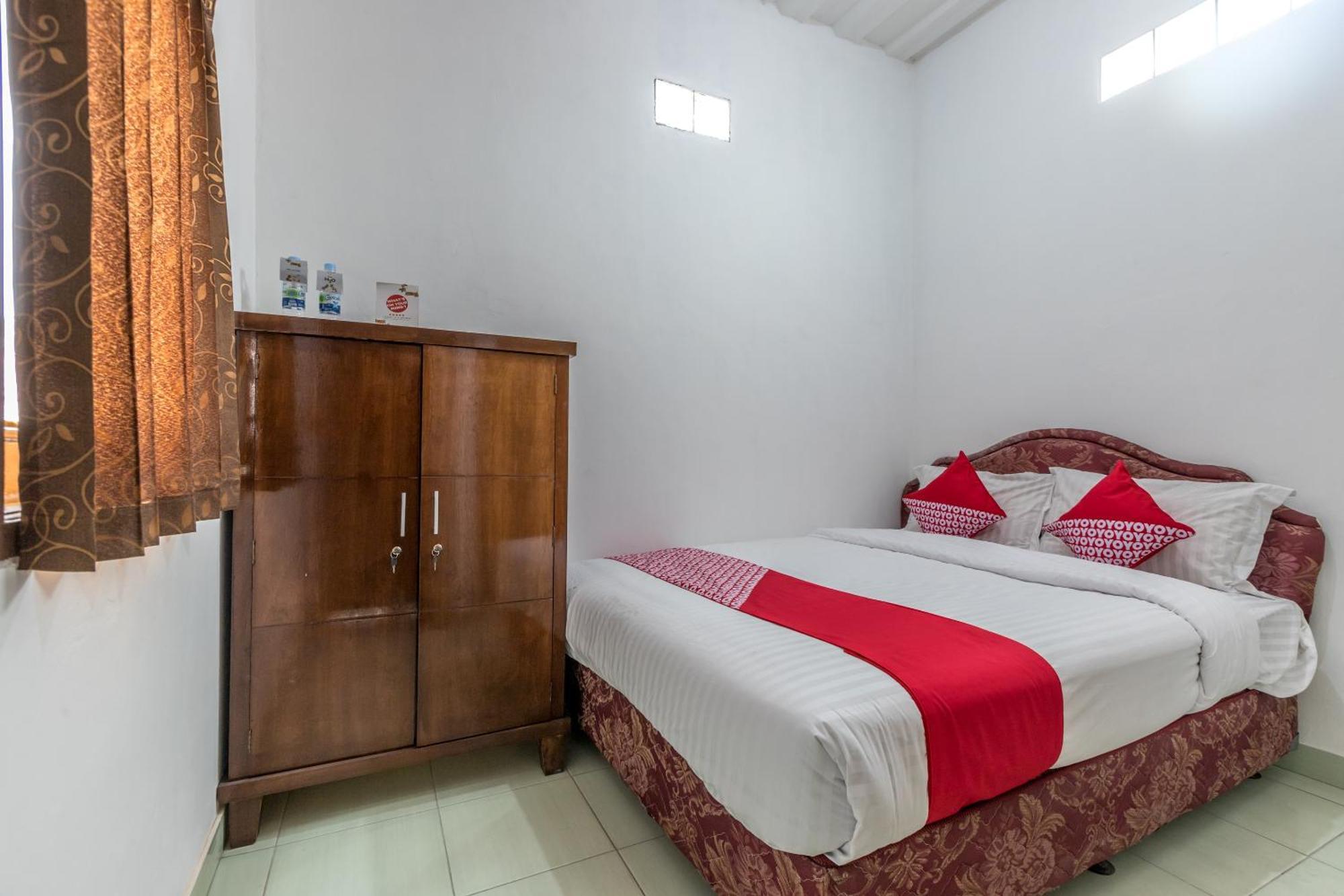 Oyo 1082 Kost Arie 1 Hotel Jakarta Kültér fotó