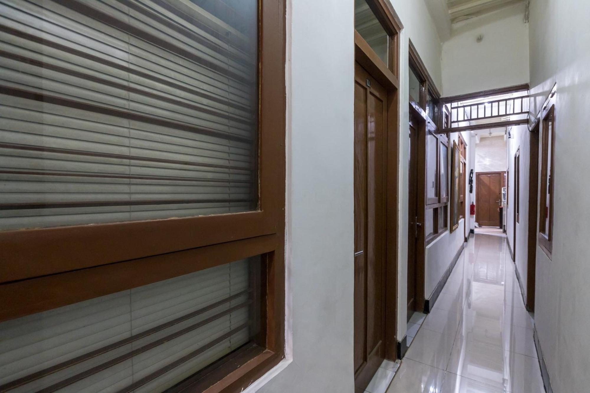 Oyo 1082 Kost Arie 1 Hotel Jakarta Kültér fotó