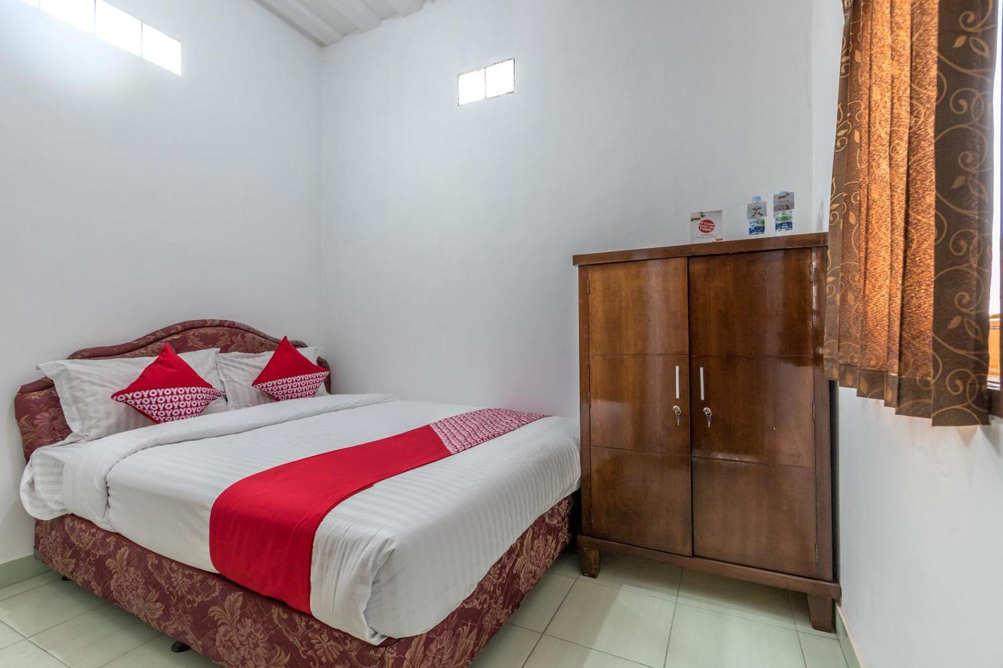 Oyo 1082 Kost Arie 1 Hotel Jakarta Kültér fotó