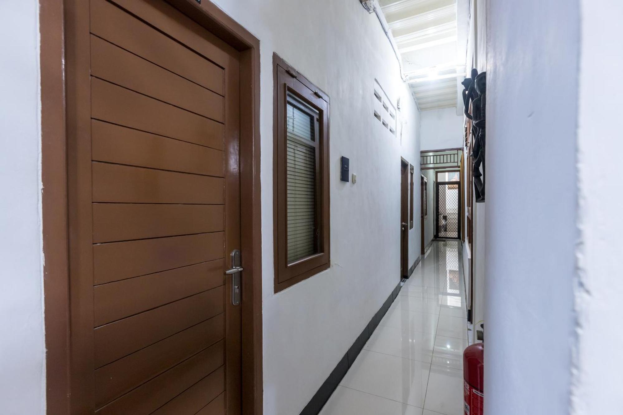 Oyo 1082 Kost Arie 1 Hotel Jakarta Kültér fotó