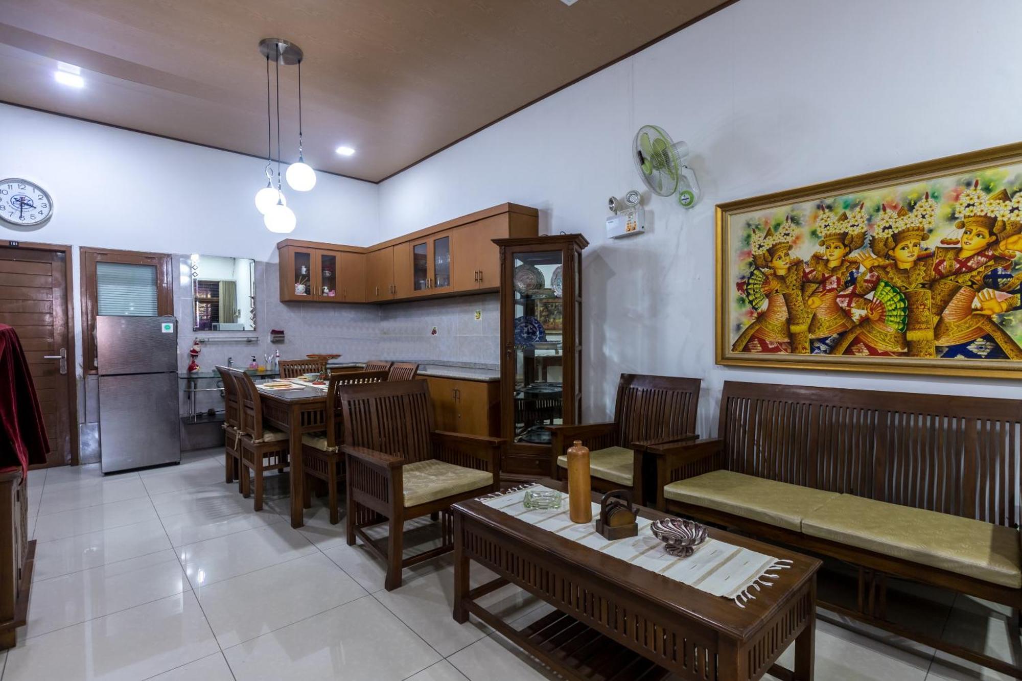 Oyo 1082 Kost Arie 1 Hotel Jakarta Kültér fotó